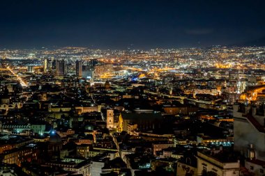 Napoli 'nin güzel şehrine gece vakti bir göz atalım.