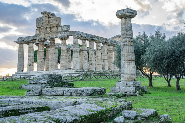 Paestumのアテナの素晴らしい寺院イタリア — ストック写真