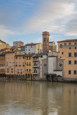Floransa 'daki Arno Nehri boyunca