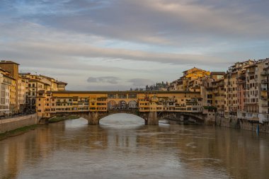 Floransa 'daki Arno Nehri boyunca