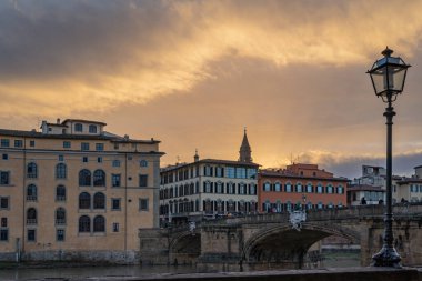 Floransa 'daki Arno Nehri boyunca