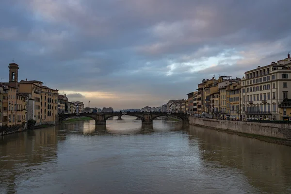 Wzdłuż Rzeki Arno Florencji Włochy — Zdjęcie stockowe