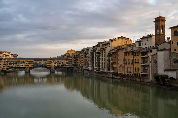 Floransa 'daki Arno Nehri boyunca