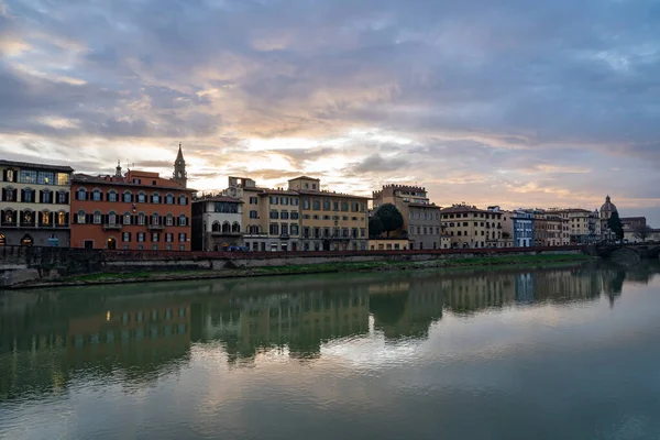 Wzdłuż Rzeki Arno Florencji Włochy — Zdjęcie stockowe