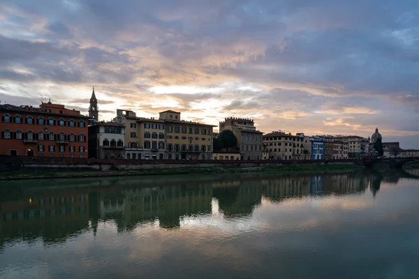Wzdłuż Rzeki Arno Florencji Włochy — Zdjęcie stockowe