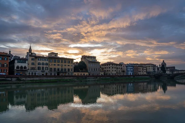 Wzdłuż Rzeki Arno Florencji Włochy — Zdjęcie stockowe