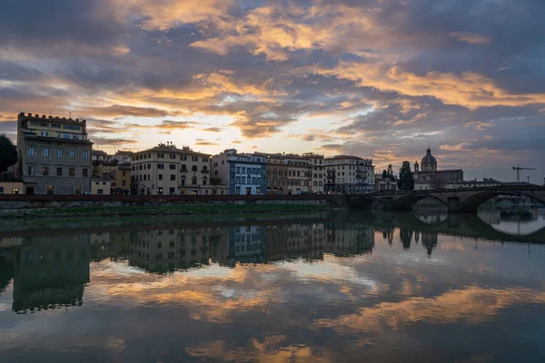 Wzdłuż Rzeki Arno Florencji Włochy — Zdjęcie stockowe