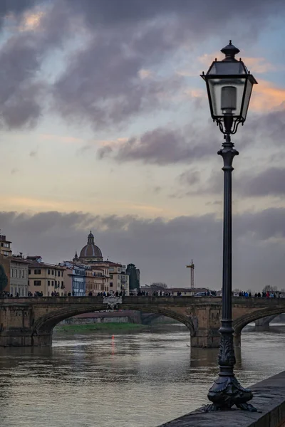 Wzdłuż Rzeki Arno Florencji Włochy — Zdjęcie stockowe