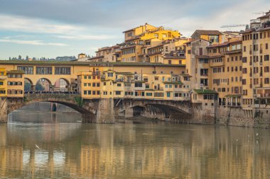 Floransa 'daki Arno Nehri boyunca