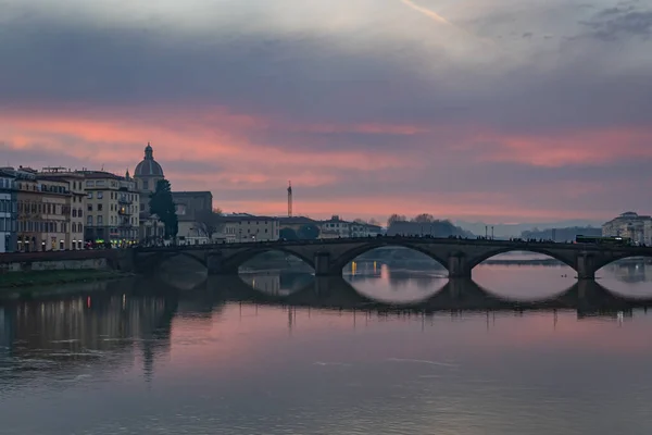 Wzdłuż Rzeki Arno Florencji Włochy — Zdjęcie stockowe