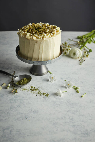 a round cake on the cakestand