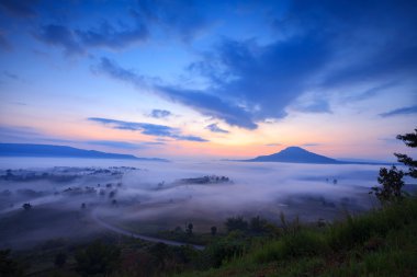 Puslu sabah gündoğumu Khao Takhian STK View Point Khao-kho