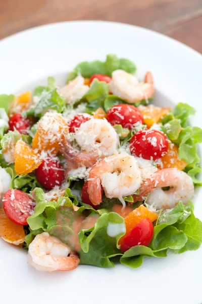 Grilled shrimp salad on wood table — Stock Photo, Image