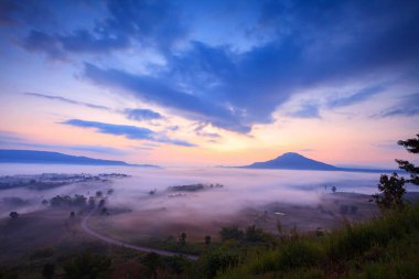 Puslu sabah gündoğumu Khao Takhian STK View Point Khao-kho