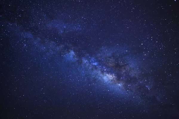 Samanyolu galaksisi, uzun pozlu fotoğraf, tahıllı.