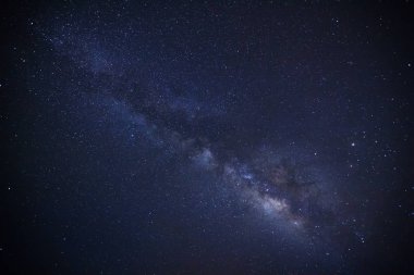 Samanyolu galaksisi, uzun pozlu fotoğraf, tahıllı..