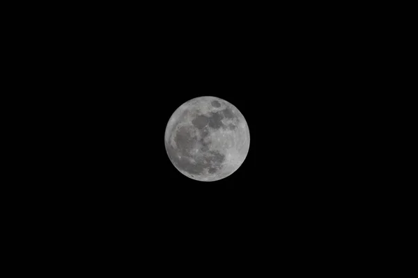 Full moon over dark black sky at night — Stock Photo, Image