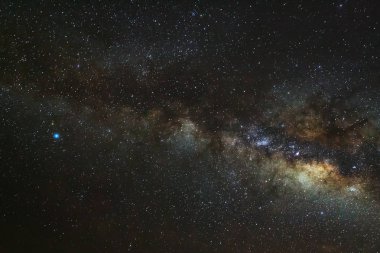 Samanyolu galaksisi, uzun pozlu fotoğraf, tahıllı.