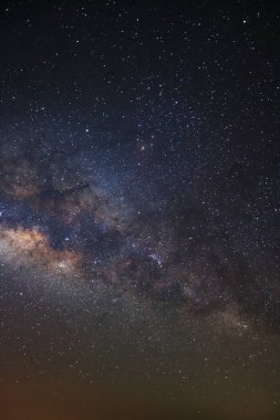 Samanyolu galaksisi, uzun pozlu fotoğraf, tahıllı.