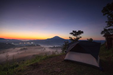 Puslu sabah gündoğumu Khao Takhian STK View Point Khao-kho