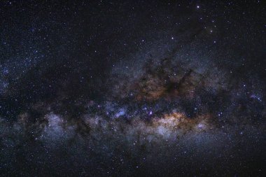 Samanyolu galaksisi, uzun pozlu fotoğraf, tahıllı..