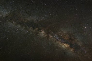 bir gece gökyüzü, tahıl ile uzun pozlama fotoğraf üzerinde Samanyolu