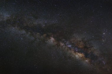 bir gece gökyüzü, tahıl ile uzun pozlama fotoğraf üzerinde Samanyolu