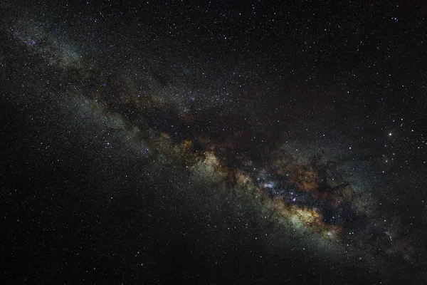 Milchstraßengalaxie am Nachthimmel, Langzeitaufnahme, mit Korn — Stockfoto
