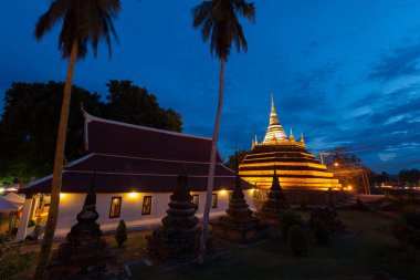 Tayland tapınak Wat Ratchaburana siluet sunse olarak adlandırılır