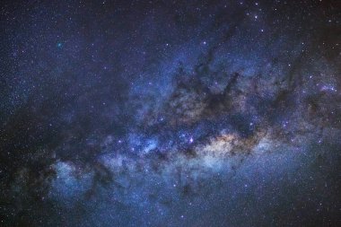 Yıldızlar ve universe.Comet 252p/lineer uzay tozu ile Samanyolu ve Satürn aşağıda yaptı