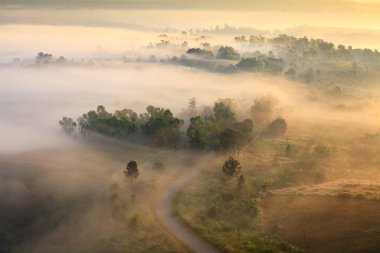 Puslu sabah gündoğumu Khao Takhian STK View Point Khao-kho