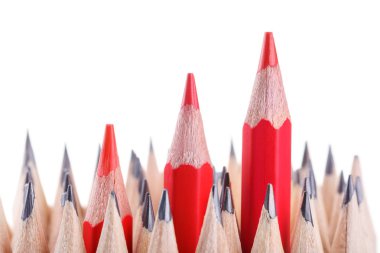 birçok olanlar arasında üç keskin kırmızı kalem