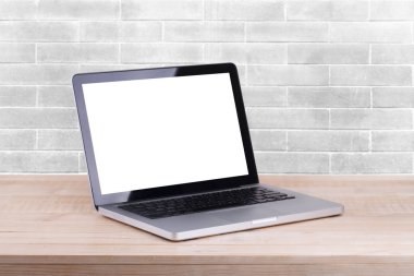 Açık belgili tanımlık laptop çalışma tablo beyaz tuğla özgeçmişlerine görülmektedir