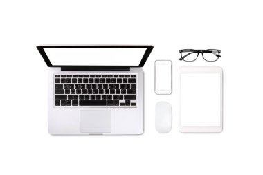 Laptop tablet smartphone ve metin alanı olan beyaz arka plan üzerinde gözlük camı
