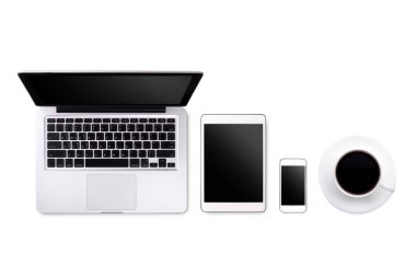 Laptop tablet smartphone ve metin alanı olan beyaz arka plan üzerinde kahve
