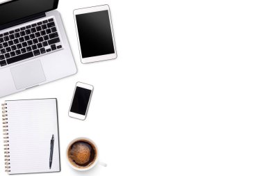 Üstten Görünüm dizüstü bilgisayar ya da dizüstü bilgisayar, cep telefonu ve latte sanat kahve 