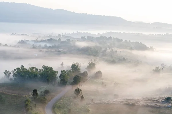 Mist in Khao Takhian Ngo View Point op Khao-kho Phetchabun, Thailand — Stockfoto