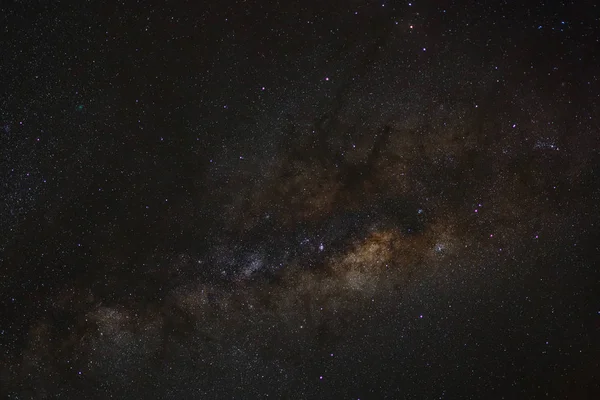 Samanyolu galaksisi, uzun pozlu fotoğraf, tahıllı..