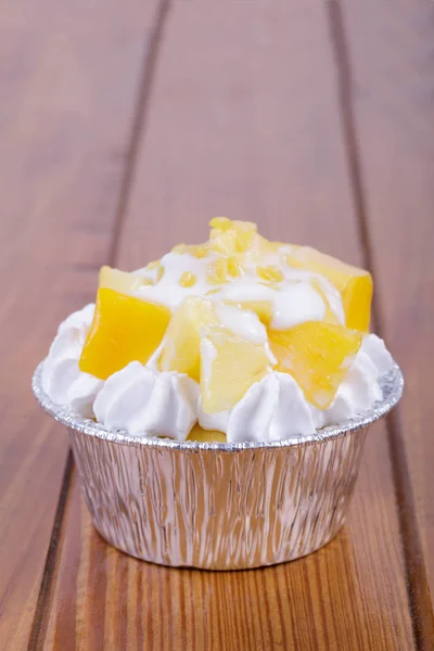 Cupcake al mango con latte di cocco — Foto Stock