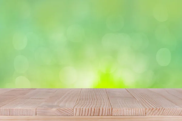 Piano in legno su sfondo verde bokeh — Foto Stock