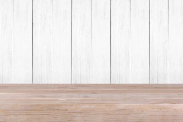 Mesa de madera sobre fondo de madera blanca —  Fotos de Stock