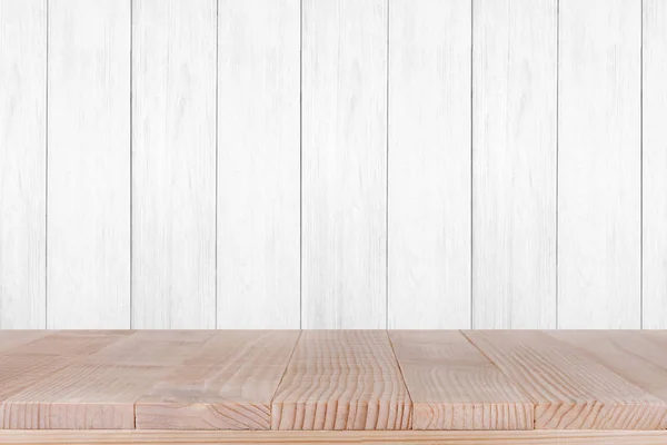 Piano tavolo in legno su fondo legno bianco — Foto Stock