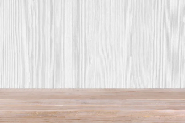 Tablero de madera sobre fondo de madera blanco- se puede utilizar para el montaje —  Fotos de Stock