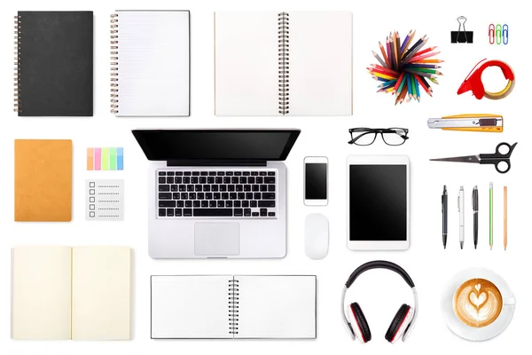 Affärsmannens skrivbord med laptop, Tablet PC smartphone och office levererar — Stockfoto