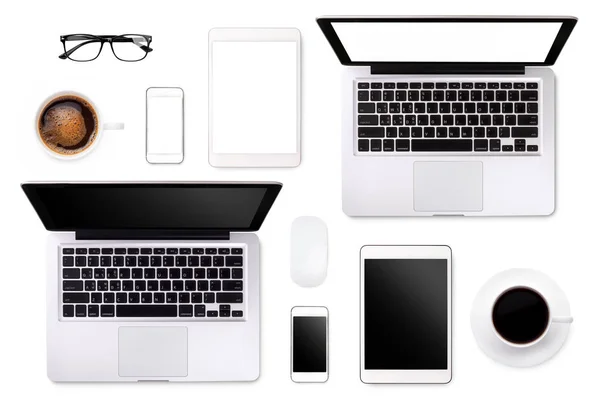 Laptop tablet smartphone okularów i kawa na białym tle — Zdjęcie stockowe