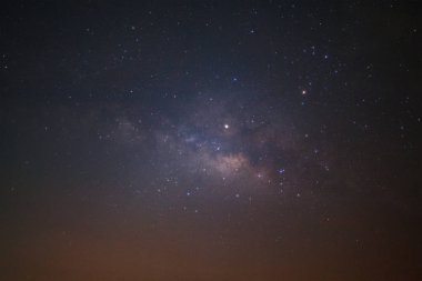 Samanyolu galaksisi, uzun pozlu fotoğraf, tahıllı.