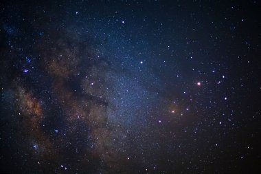 Samanyolu kadar kapatın. Uzun pozlama fotoğraf. Tahıl ile