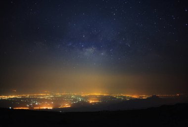 Samanyolu ve Tay Phutabberk Phetchabun, ışık şehir