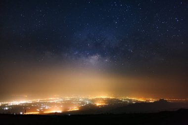 Samanyolu Phutabberk Phetchabun Tayland Dağları üzerinde