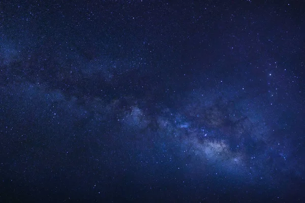 Via Láctea galáxia com estrelas e poeira espacial no universo, Long — Fotografia de Stock